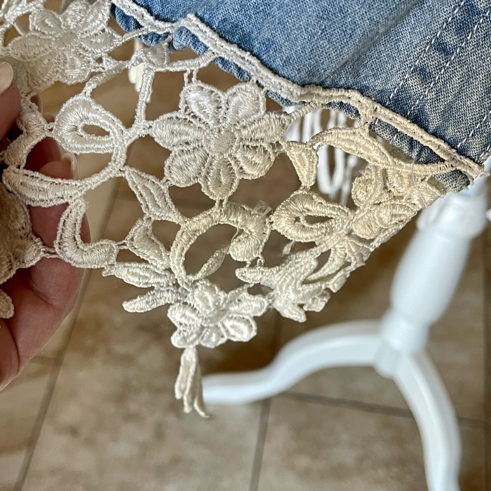 Vintage Great Aunt Nina unique lace and denim shirt. - Picture 5 of 10